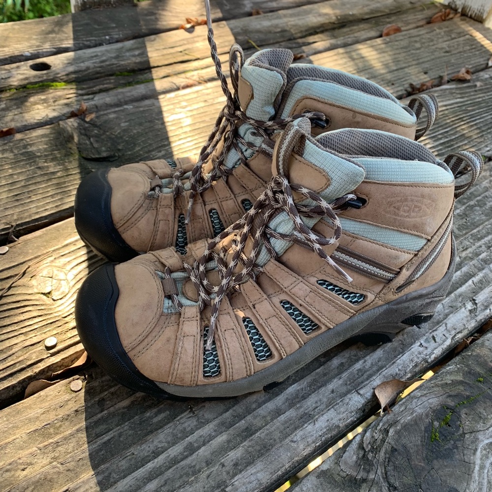 Keen Women’s hiking boots with ankle support!